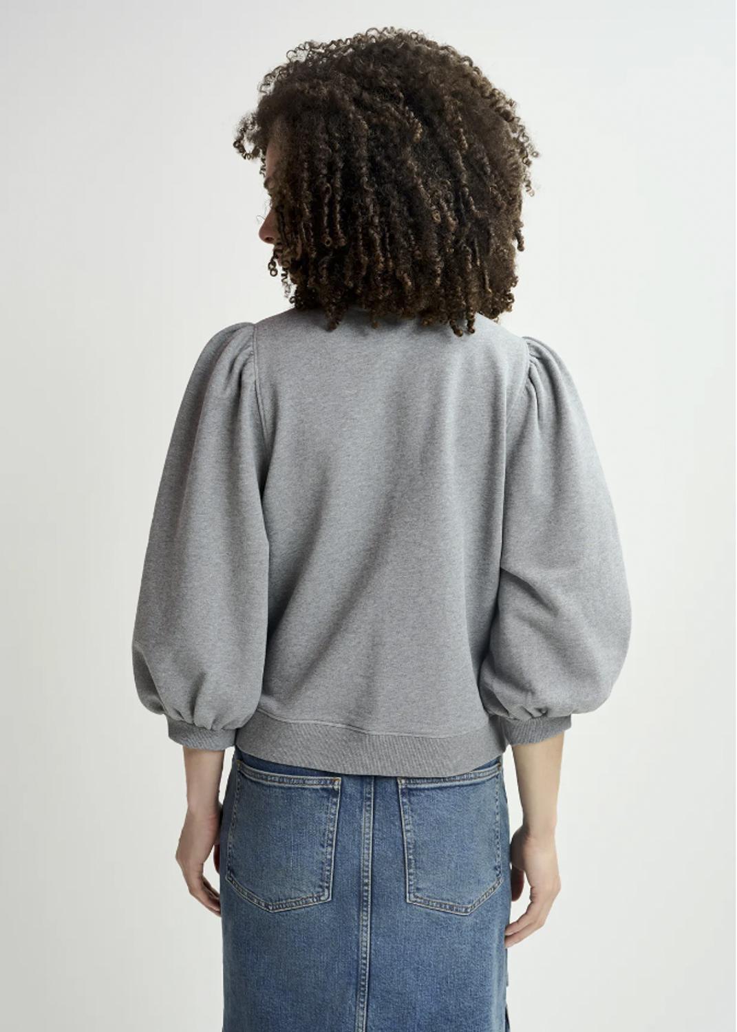 HUN/FLOWER EMBO SWEATSHIRT