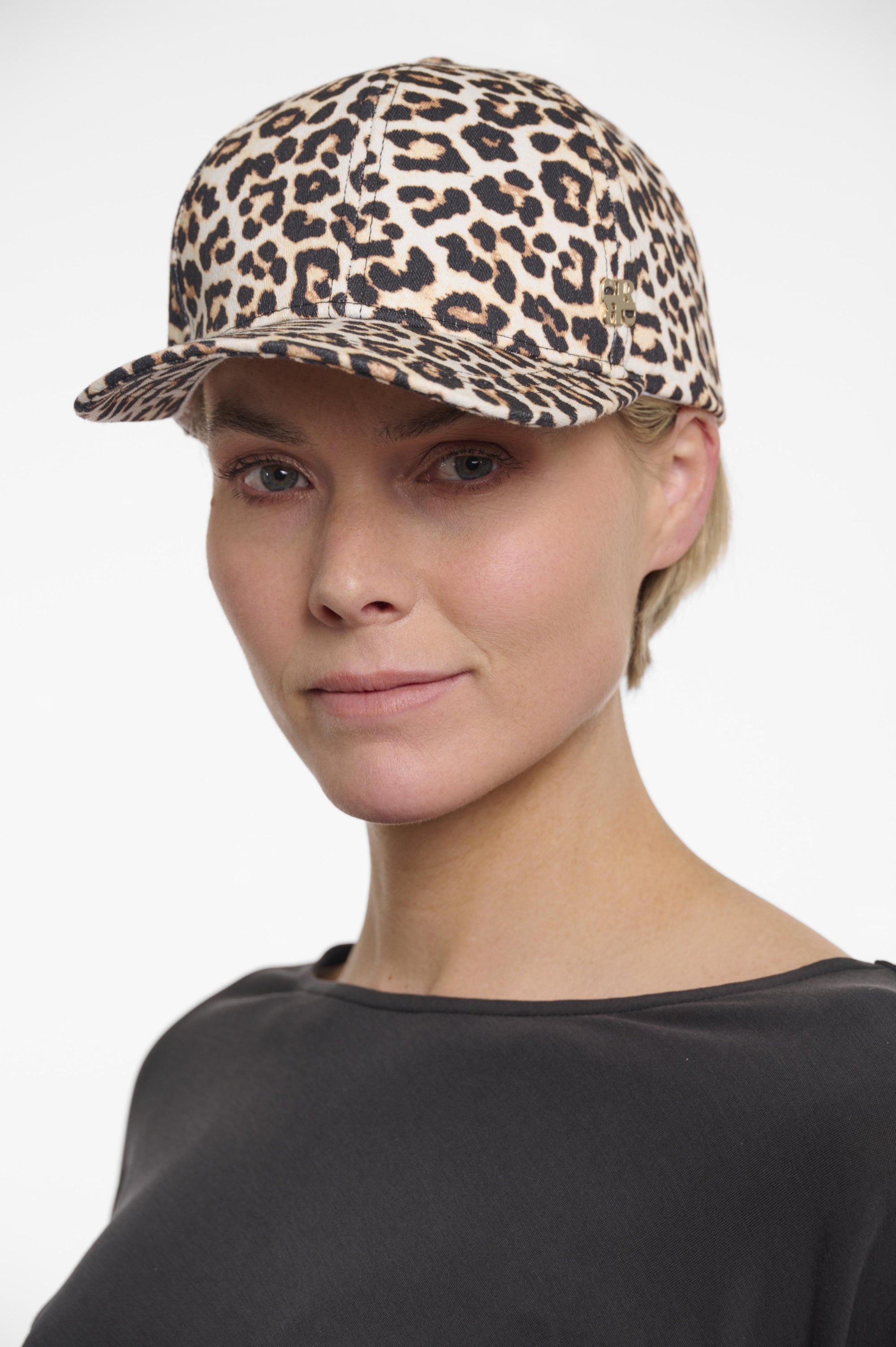 JOSELIEN.7002521/CAP LEOPARD