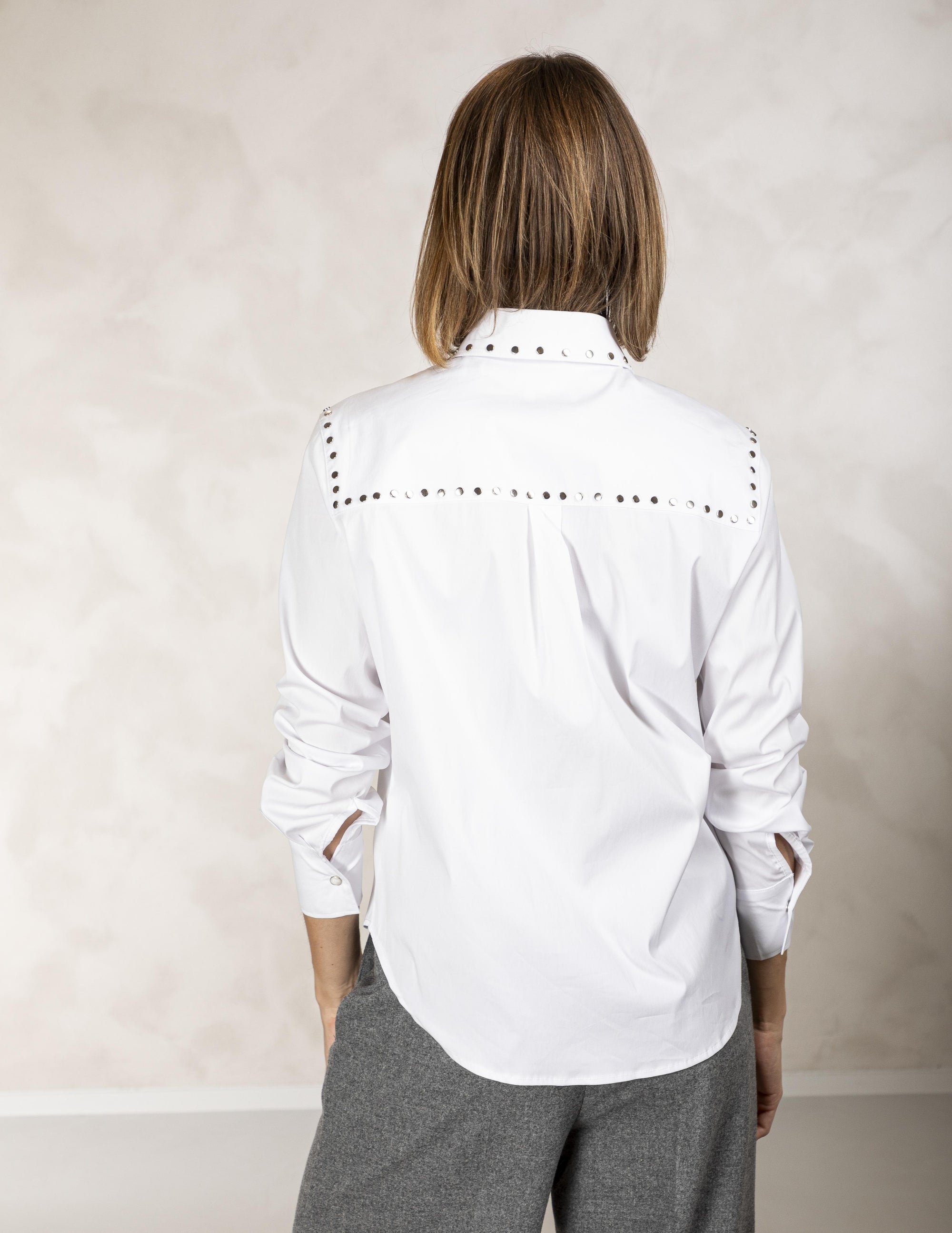 DJANGO/WHITEBLOUSE WITH STUDS