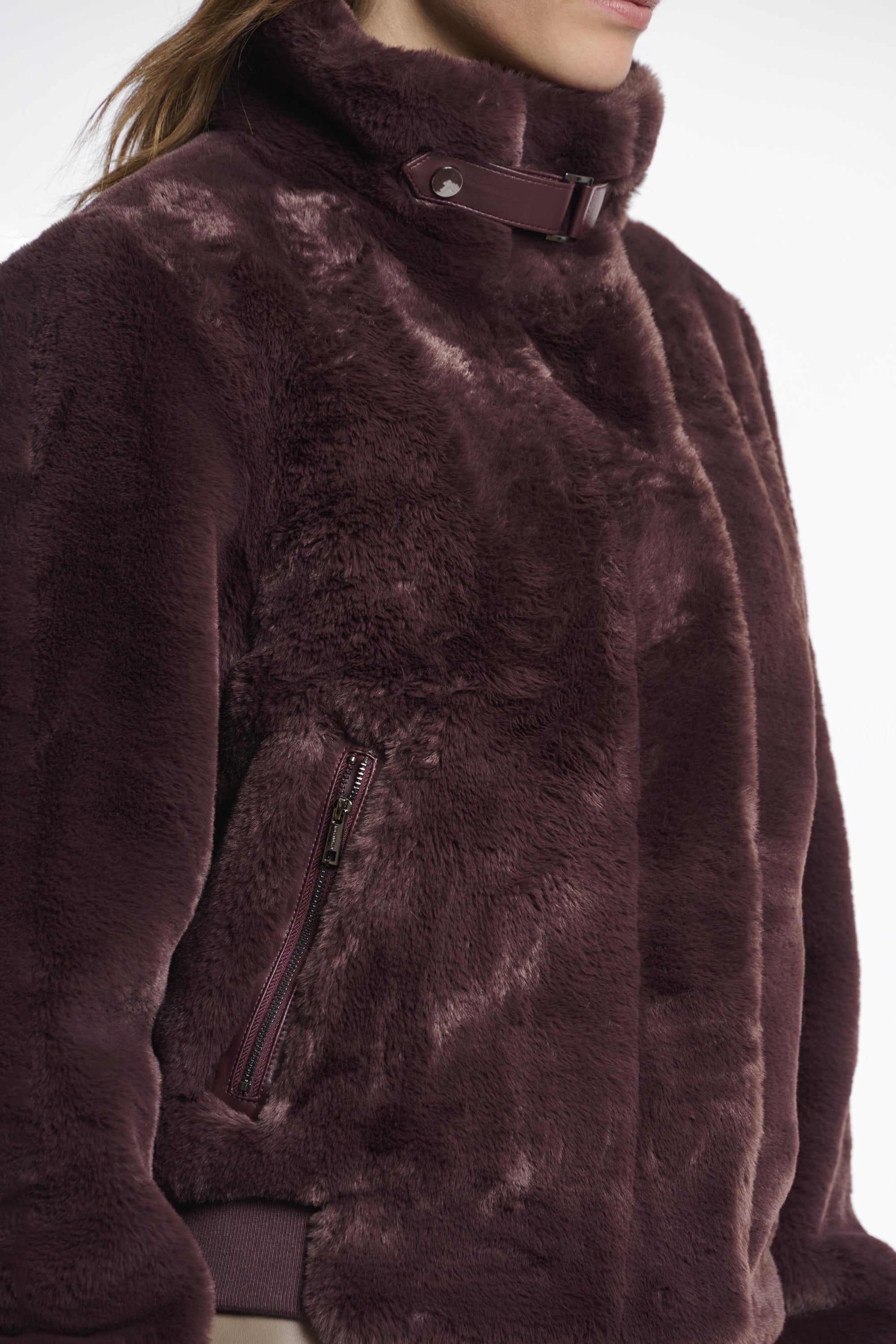 DEWI.7002511/FAUX FUR CAPE