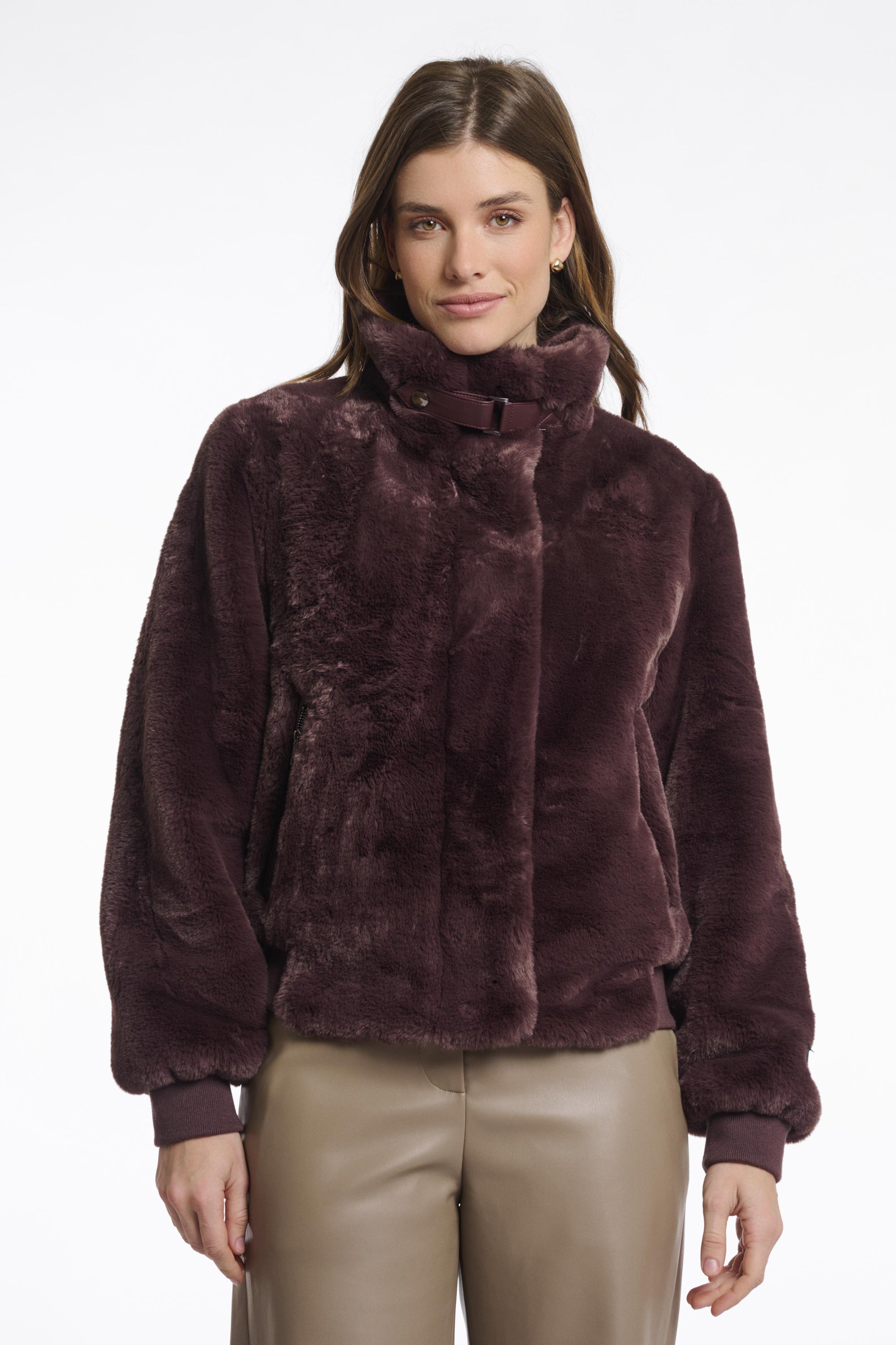 DEWI.7002511/FAUX FUR CAPE