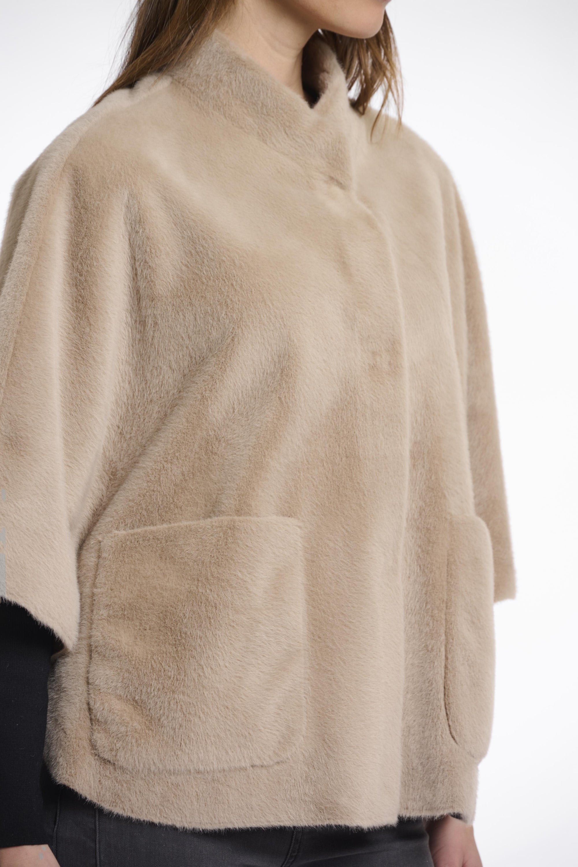 DEWI.7002511/FAUX FUR CAPE