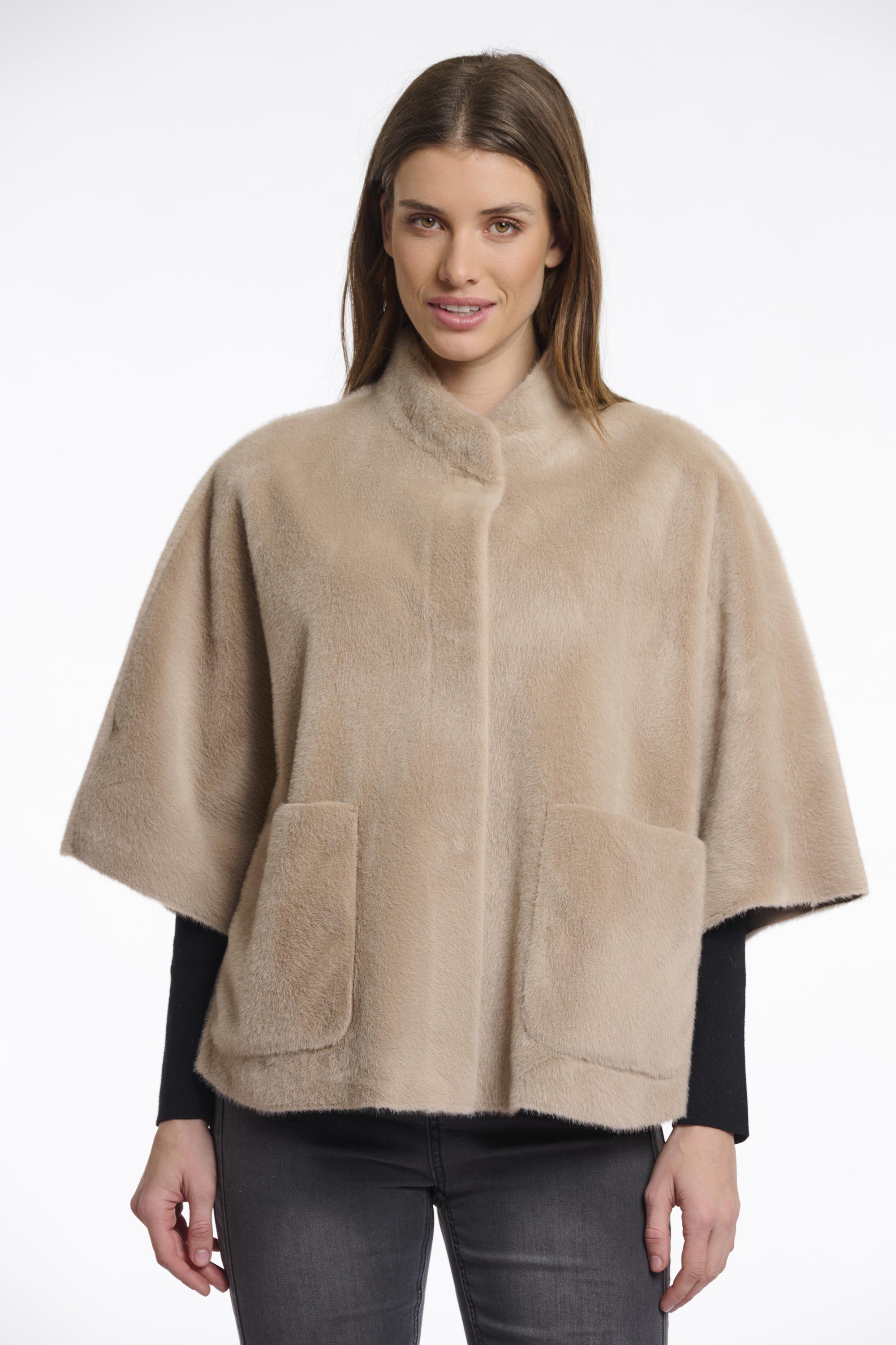 DEWI.7002511/FAUX FUR CAPE