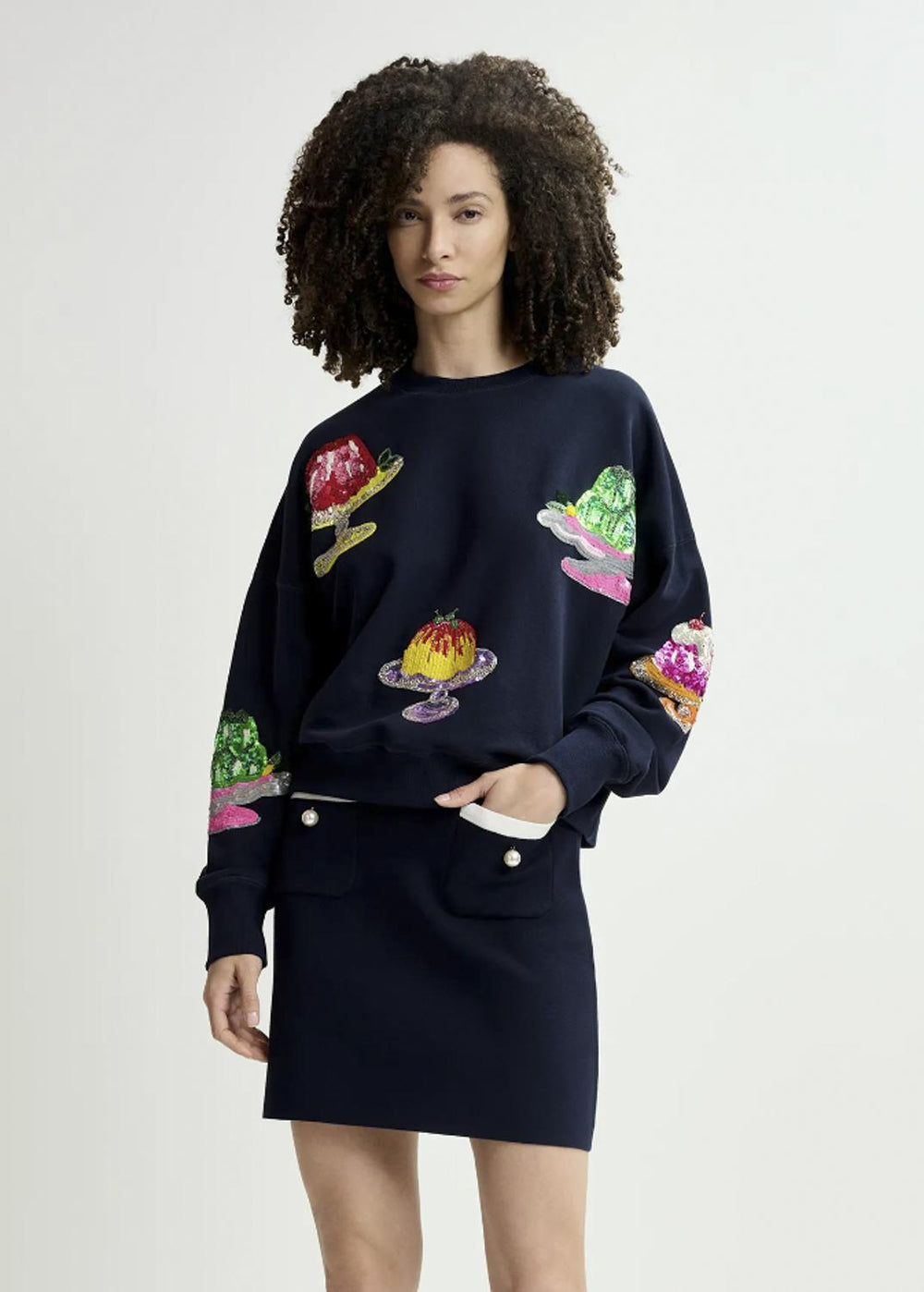 HAKE CAKE/EMBO SWEATSHIRT