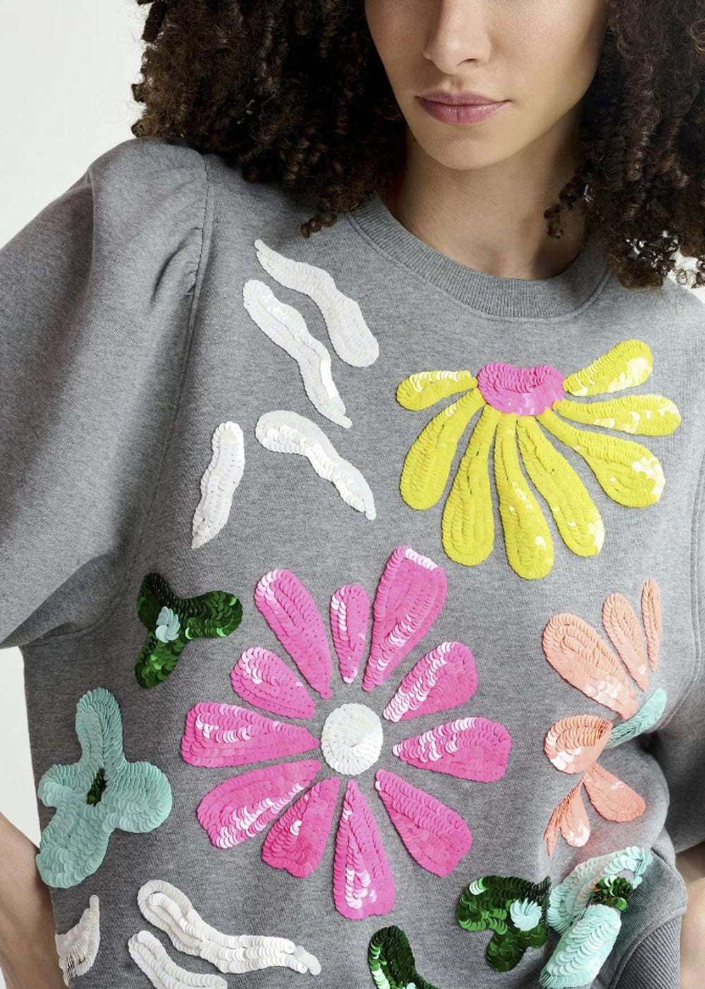 HUN/FLOWER EMBO SWEATSHIRT