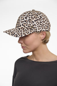 JOSELIEN.7002521/CAP LEOPARD 