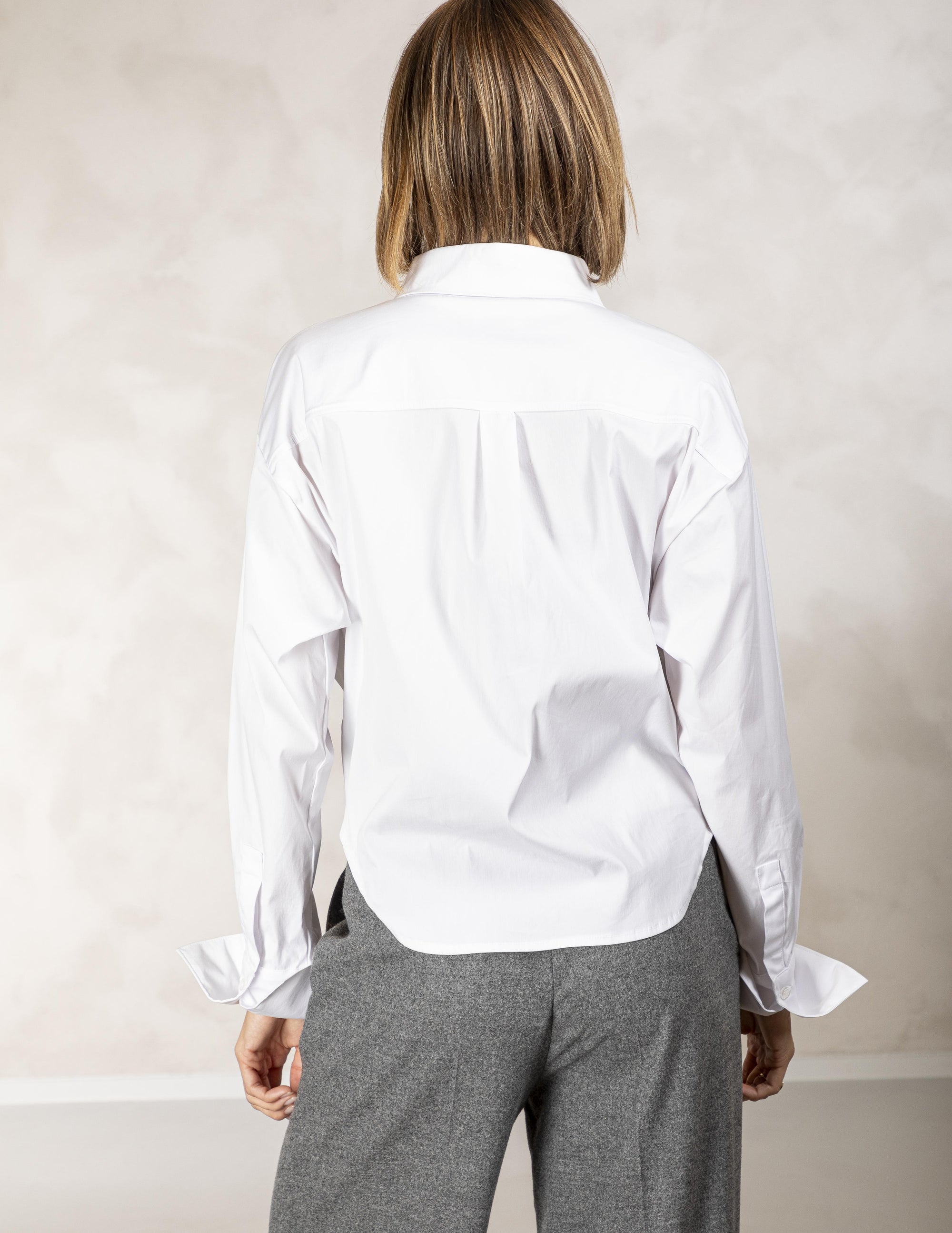 LOBBY/WHITE/BUTTON UP BLOUSE