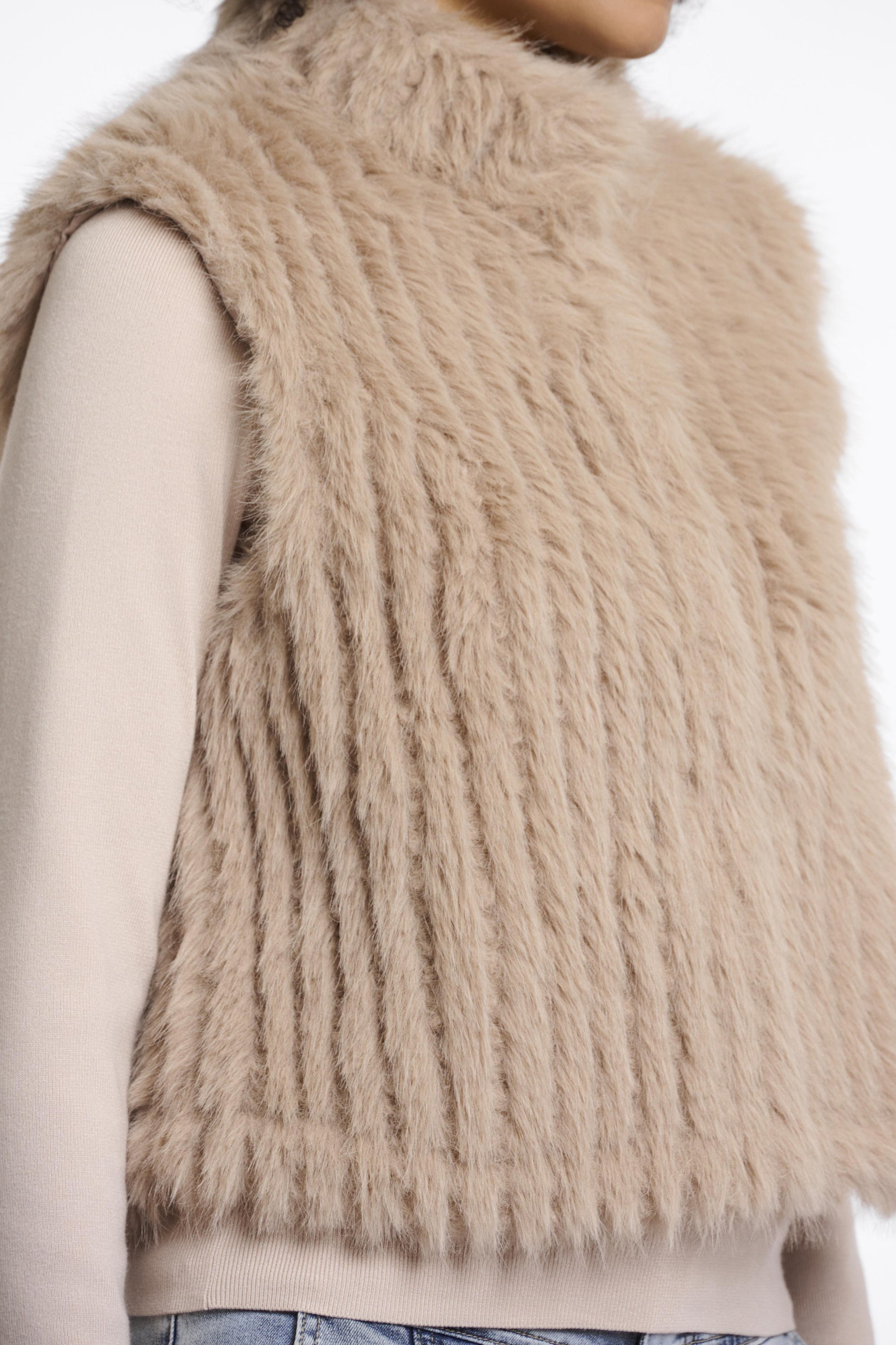 DAVA.7002511/GILET CLOSURE
