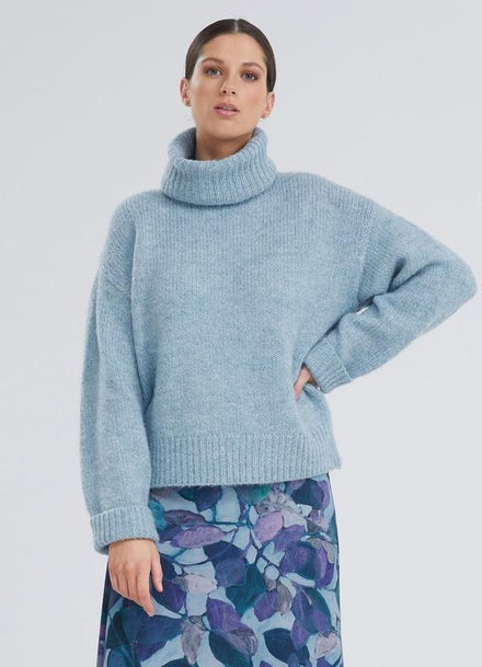 Pull/Sweater - BLUE iV AV