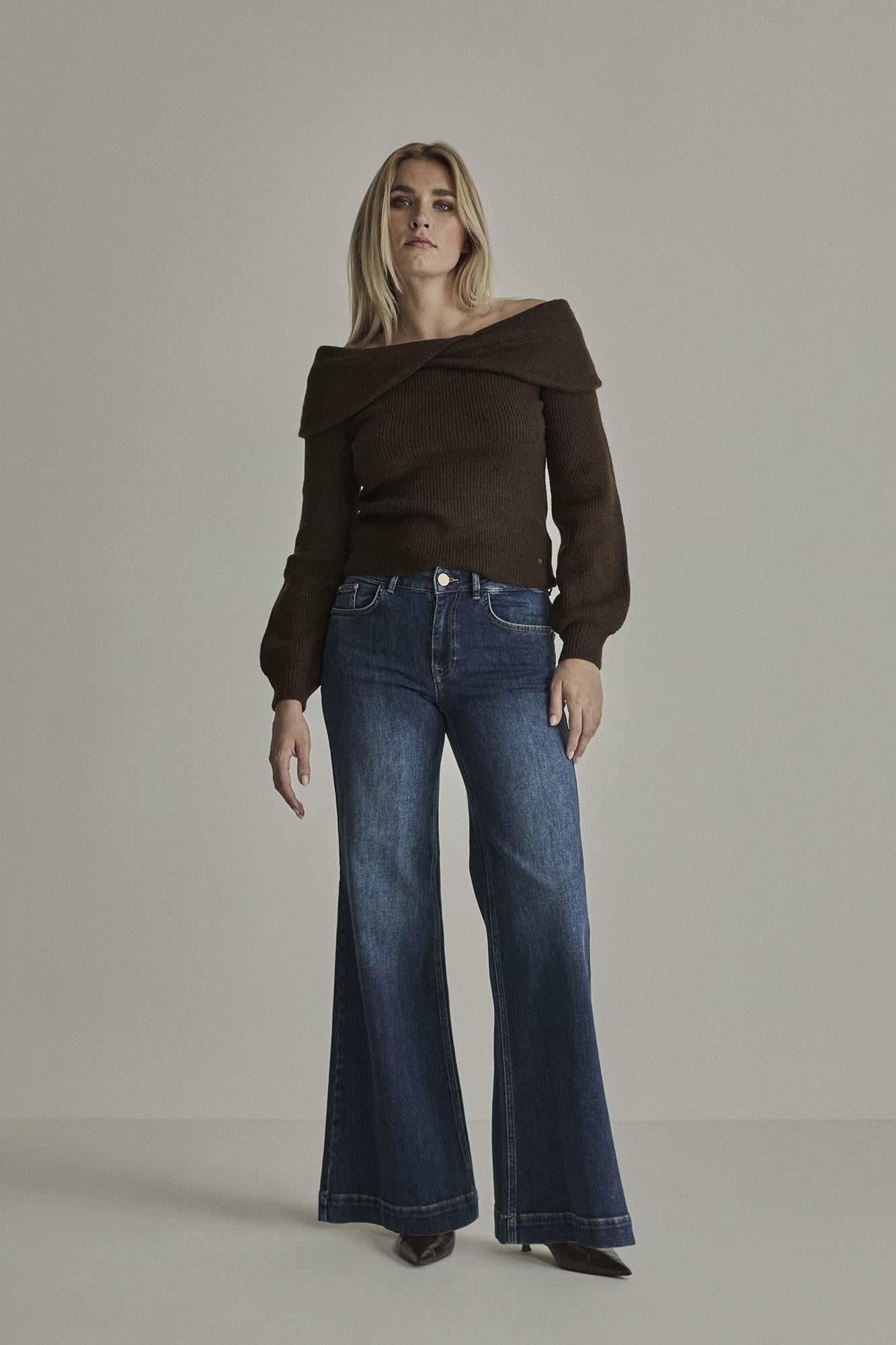 FW261.266434-D208/SHARON