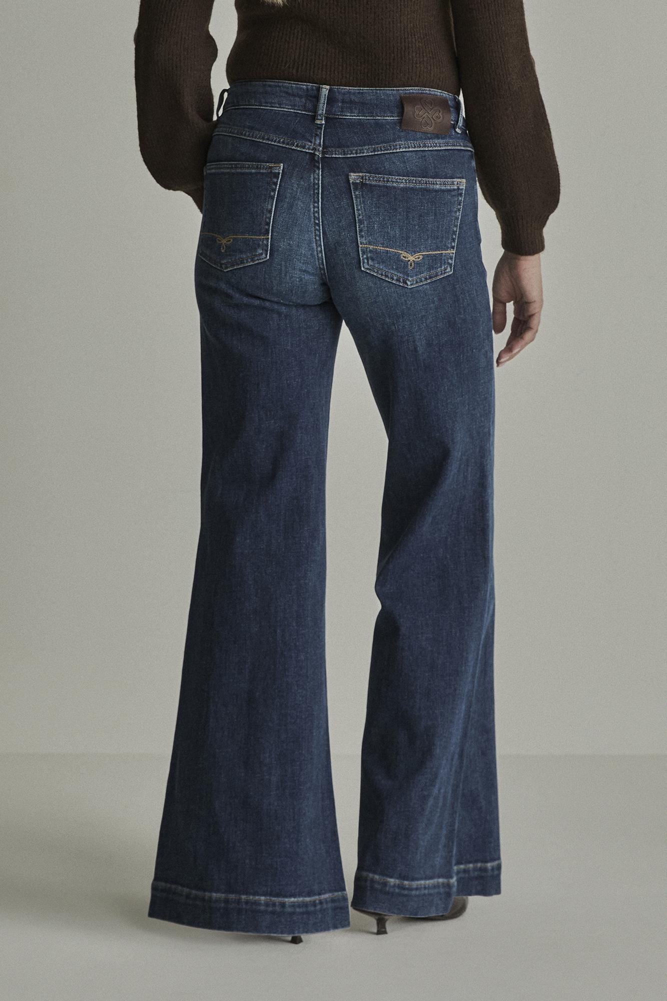 FW261.266434-D208/SHARON
